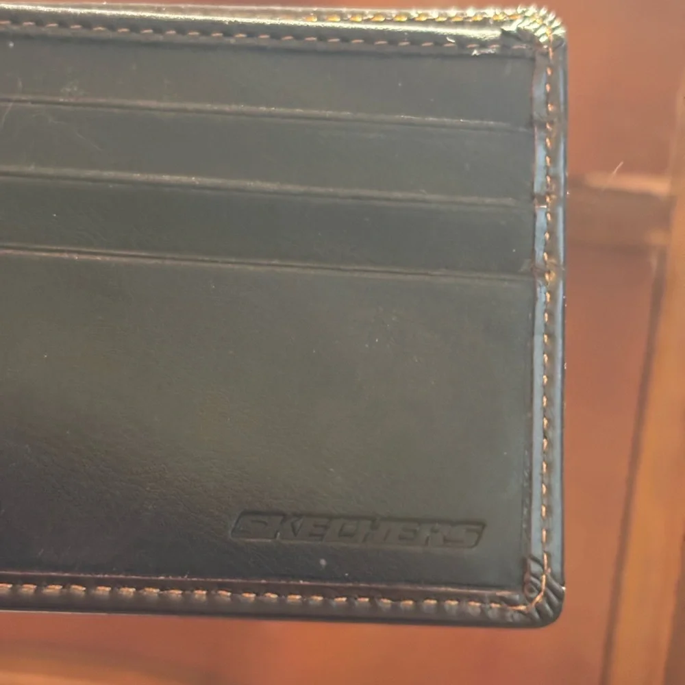 Skechers new bifold Brown Men's Wallet Smooth Genuine Leather RFID Security nwt
